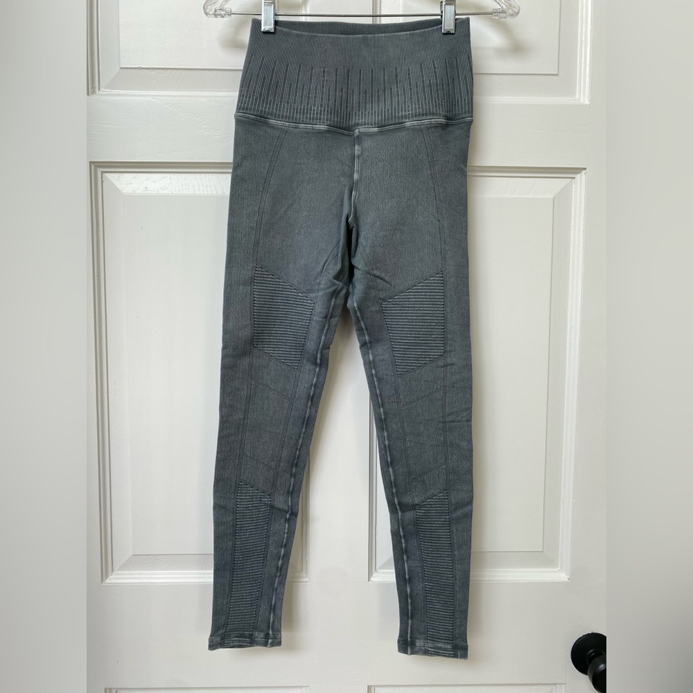 Size XS/S vintage Phoenix fire leggings by Avocado in a sage green color